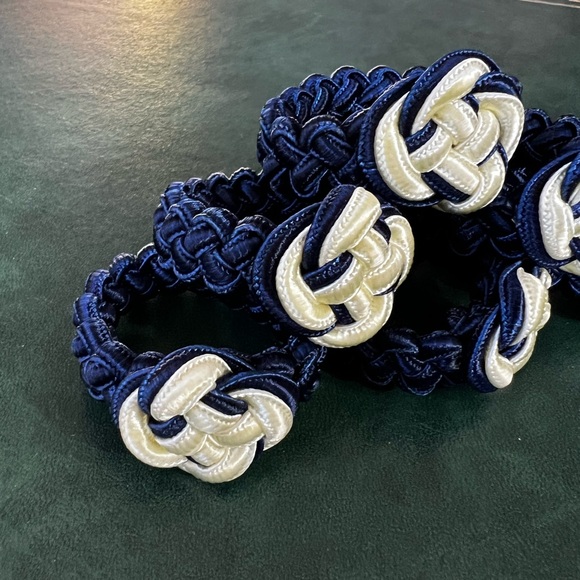 Vintage Set of 6 Blue and White Woven Napkin Rings - Picture 4 of 8